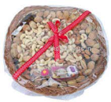 Basket of 1 Kg Mixed dry fruits.
