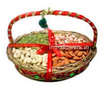 Basket of 2 Kg Mixed dry fruits.
