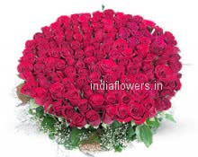 Bunch of 100 Valentine Red Roses for your Valentine on Valentine day.