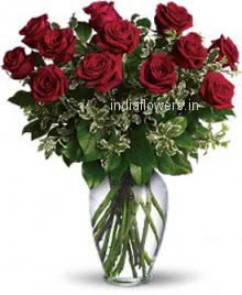A perfect gift to your love, 20 Valentine Red Roses in a Simple Glass Vase for your Love