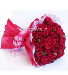 Hand Bunch of 75 Red Roses nicely decorated with colored Paper Packing and Ribbons, the ultimate bouquet to gift your special one